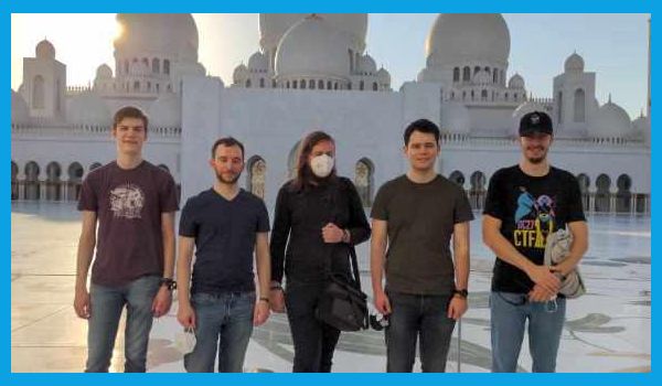 Teammitglieder RedRocket in Abu-Dhabi
