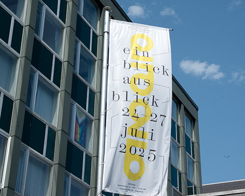 Grafische Gestaltung mit gelben Bildmarken und dem Schriftzug "Einblick Ausblick 24-27 Juli"