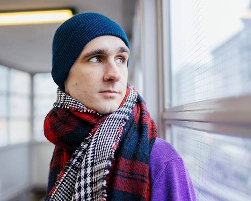 Mehrere Personen werden auf einer B&uuml;hne geehrt