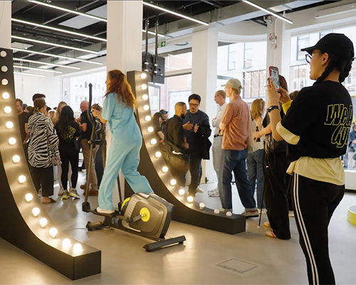 Zu sehen ist das Ausstellungsplakat